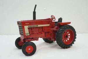 lot 10 image: International tractor