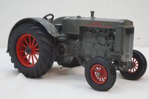 lot 16 image: Case tractor