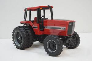 lot 17 image: International Tractor