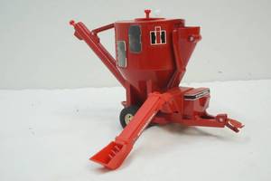 lot 26 image: International feed mixer