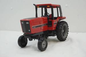 lot 28 image: International tractor