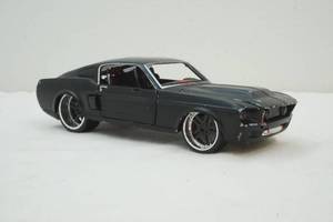 lot 29 image: Miasto Ford mustang