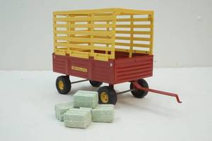 lot 36 image: New Holland Bale wagon