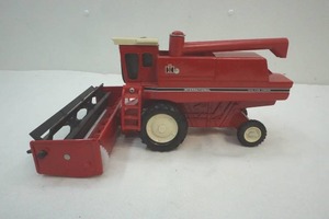 lot 37 image: International combine