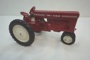 lot 41 image: Tru Scale tractor