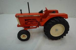 lot 42 image: Allis Chalmers tractor