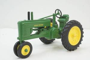 lot 49 image: John Deere Tractor