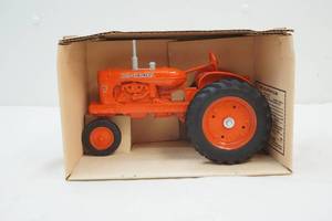 lot 52 image: Allis Chalmers