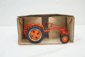 lot 53 image: Allis Chalmers tractor