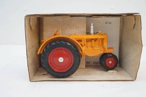 lot 54 image: Minneapolis Moline Tractor