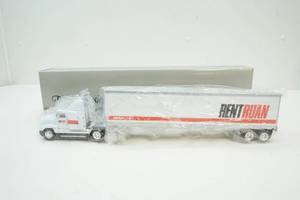 lot 58 image: Freightliner