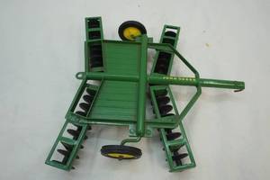 lot 73 image: John Deere Disk