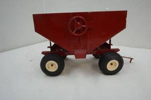lot 79 image: International wagon