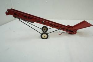 lot 80 image: international bale elevator
