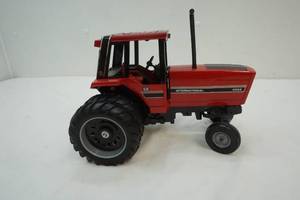 lot 84 image: International tractor