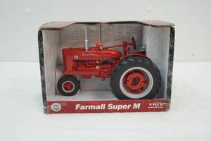 lot 90 image: Farmall super M