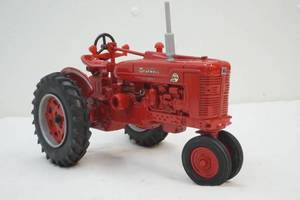 lot 92 image: Farmall diesel Super M-TA