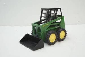 lot 98 image: John Deere skid loader
