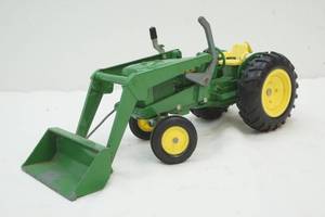 lot 100 image: John Deere loader tractor