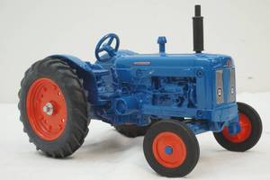 lot 109 image: Fordson super major