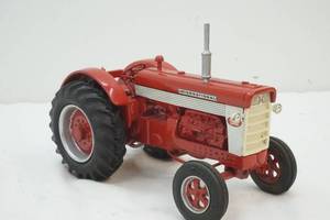 lot 114 image: International 660 diesel tractor