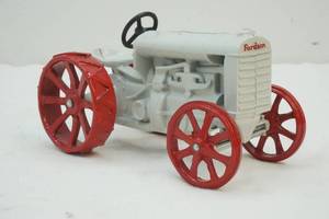 lot 118 image: Fordson tractor