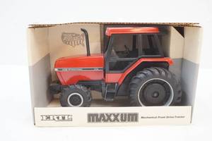 lot 120 image: Case International, front wheel drive tractor