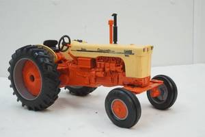 lot 123 image: Case 800 tractor