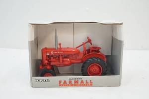 lot 128 image: Farmall Mc Cormick super a tractor