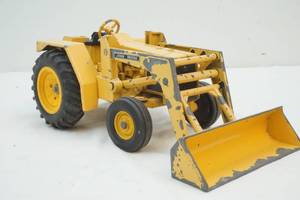 lot 139 image: John Deere loader tractor