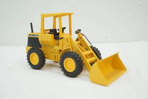 lot 143 image: John Deere Pay loader