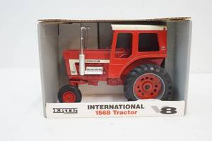 lot 148 image: International 1568 tractor
