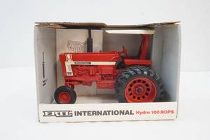 lot 150 image: International Hydro 100 ROPs tractor