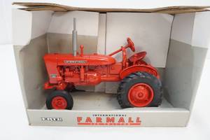 lot 159 image: International Farmall 140 tractor