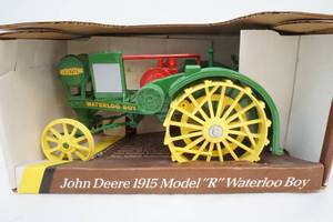 lot 160 image: John Deere 1915 Model R waterloo boy tractor