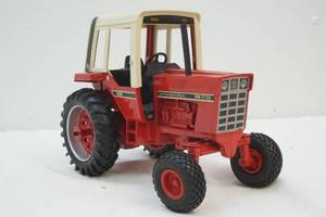 lot 172 image: International Hydro 186 cab tractor