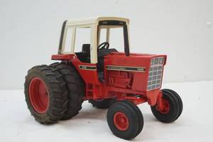 lot 173 image: International 1486 tractor