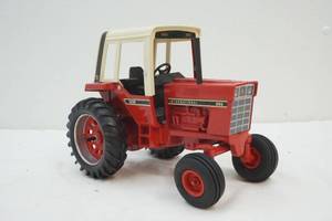 lot 175 image: International 986 tractor