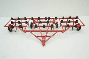 lot 176 image: international chisel plow