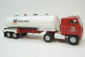 lot 177 image: Midland semi  truck and trailer