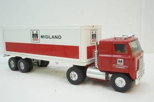 lot 178 image: Midland semi truck and box trailer