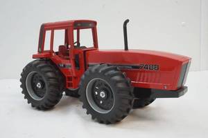 lot 180 image: International 7488 tractor