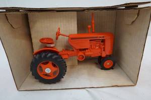 lot 182 image: Heritage series, 1986 tractor