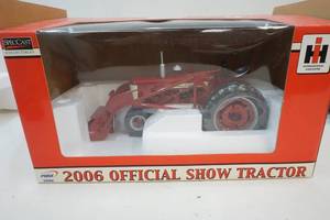 lot 185 image: Farmall 350 loader