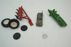 lot 198 image: Toy Tractor parts