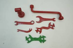 lot 213 image: Tractor tools
