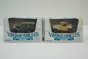 lot 220 image: Ertl vintage replica vehicles