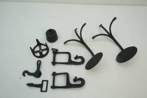 lot 226 image: Vintage cast iron horse buggy equipment