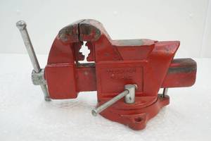 lot 249 image: Columbian bench vise