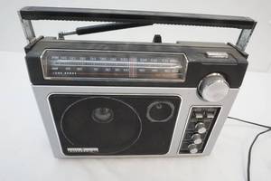 lot 252 image: General Electric superadio ll